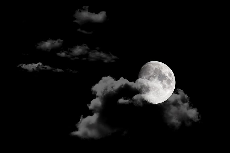 moon-in-night-sky-background_m12nt3w_-2